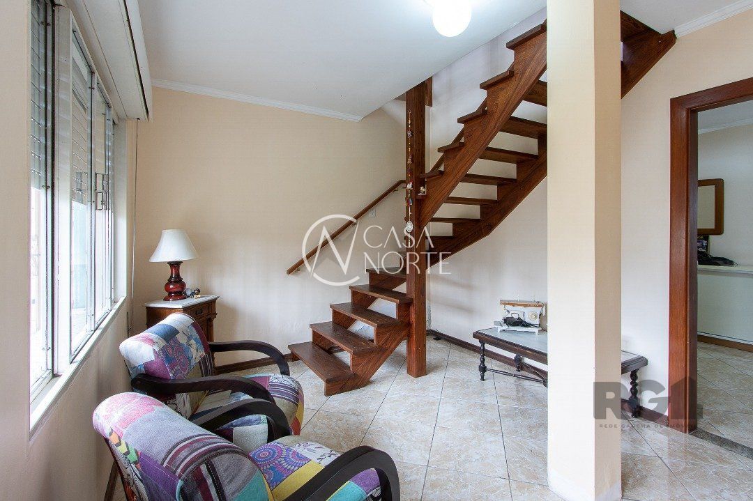 Casa à venda com 3 quartos, 250m², 1 suíte, 5 vagas, Rua Doutor Barcelos no bairro Tristeza em Porto Alegre