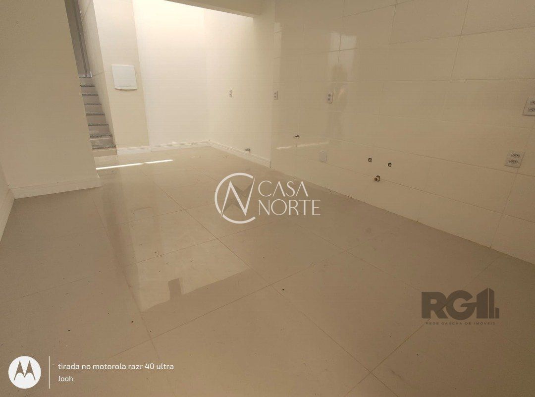 Casa de Condomínio à venda com 3 quartos, 185m², 1 suíte, 2 vagas, Rua Adriano Pereira da Silva no bairro Vila Nova em Porto Alegre