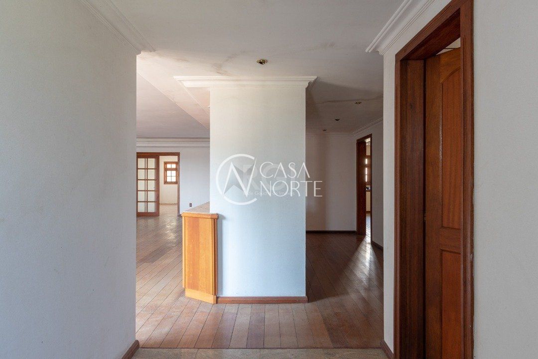 Casa à venda com 4 quartos, 460m², 1 suíte, 4 vagas, Avenida Jacui no bairro Cristal em Porto Alegre