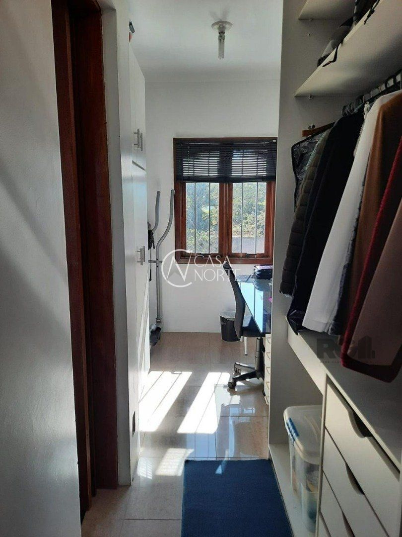 Casa à venda com 3 quartos, 204m², 1 suíte, 3 vagas, Rua Lloyd de Andrade Polidoro no bairro Ipanema em Porto Alegre