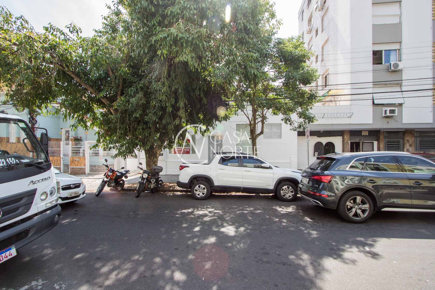 Casa Comercial à venda , 157m², 5 vagas, Rua Botafogo no bairro Menino Deus em Porto Alegre