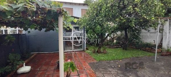 Casa à venda com 3 quartos, 192m², 4 vagas, Avenida São Sebastião no bairro Nonoai em Porto Alegre