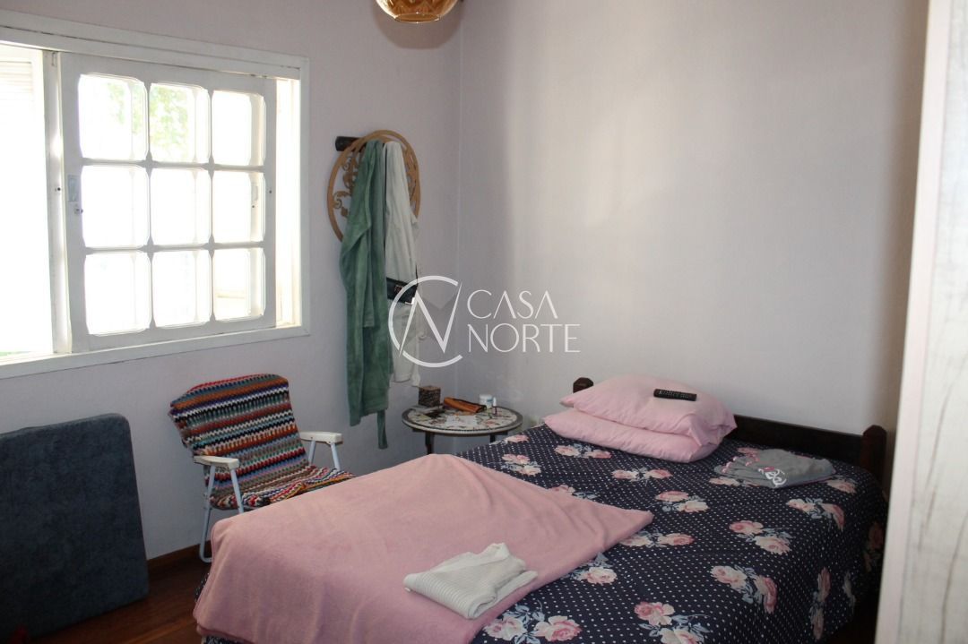 Casa à venda com 3 quartos, 120m², 1 suíte, 1 vaga, Rua Brigadeiro Leonardo Teixeira Collares no bairro Vila Nova em Porto Alegre