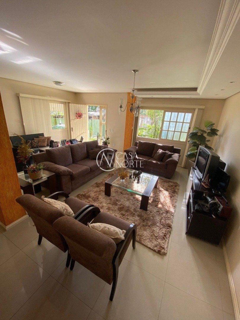 Casa à venda com 3 quartos, 250m², 1 suíte, 2 vagas, Rua Comandai no bairro Cristal em Porto Alegre