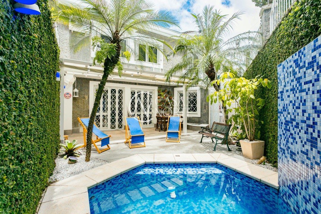 Casa à venda com 3 quartos, 288m², 3 suítes, 4 vagas, Rua Professor Xavier Simoes no bairro Sétimo Céu em Porto Alegre