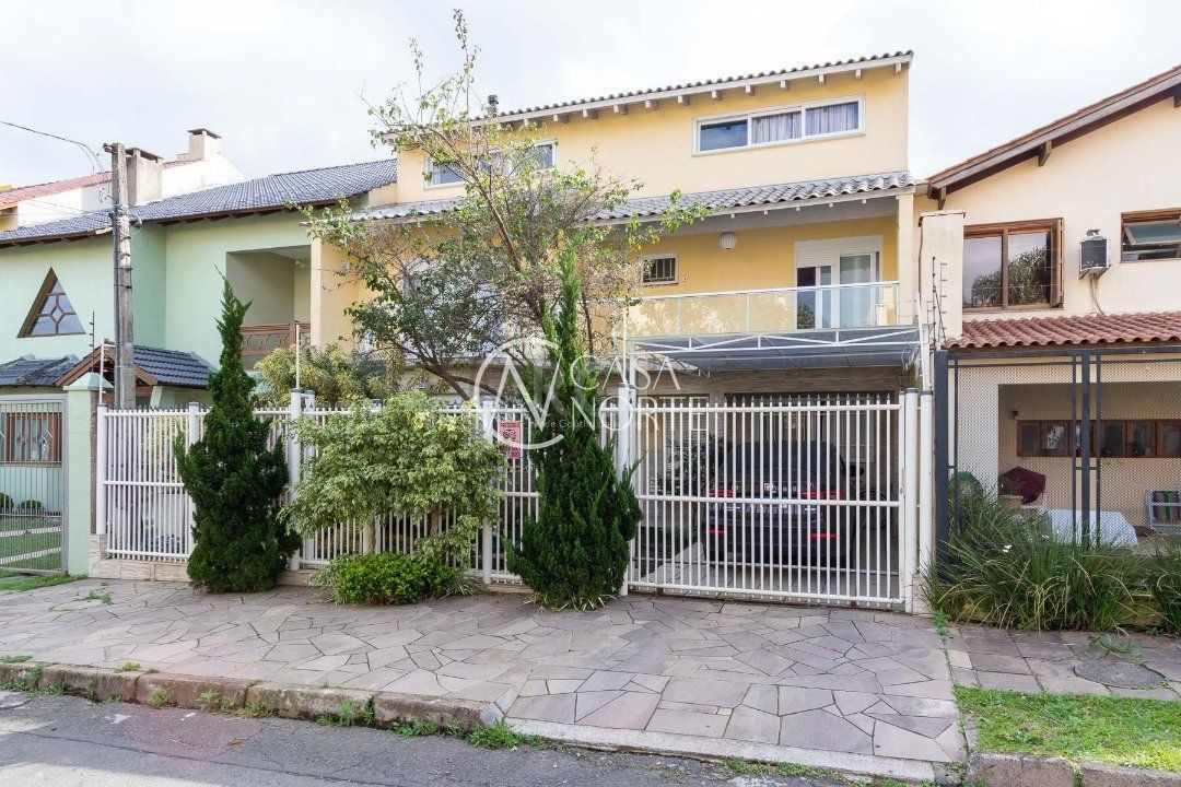 Casa à venda com 3 quartos, 342m², 2 suítes, 2 vagas, Rua Ancara no bairro Espírito Santo em Porto Alegre