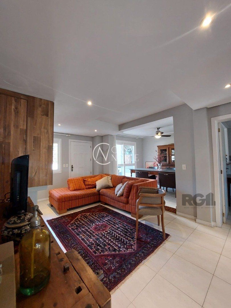 Casa de Condomínio à venda com 3 quartos, 223m², 1 suíte, 2 vagas, Rua Doutor Arnaldo da Silva Ferreira no bairro Jardim Isabel em Porto Alegre