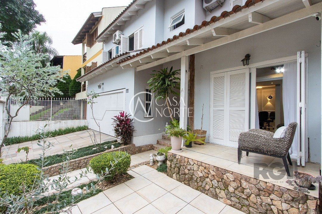 Casa à venda com 3 quartos, 267m², 1 suíte, 3 vagas, Rua Elias Bothome no bairro Jardim Itu em Porto Alegre