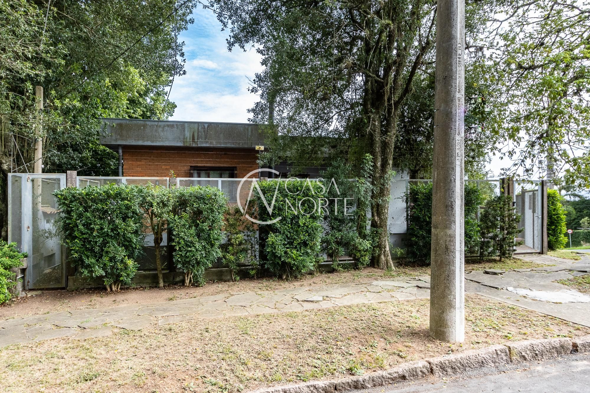 Casa à venda com 6 quartos, 281m², 1 suíte, 2 vagas, Rua dos Guaranis no bairro Espírito Santo em Porto Alegre