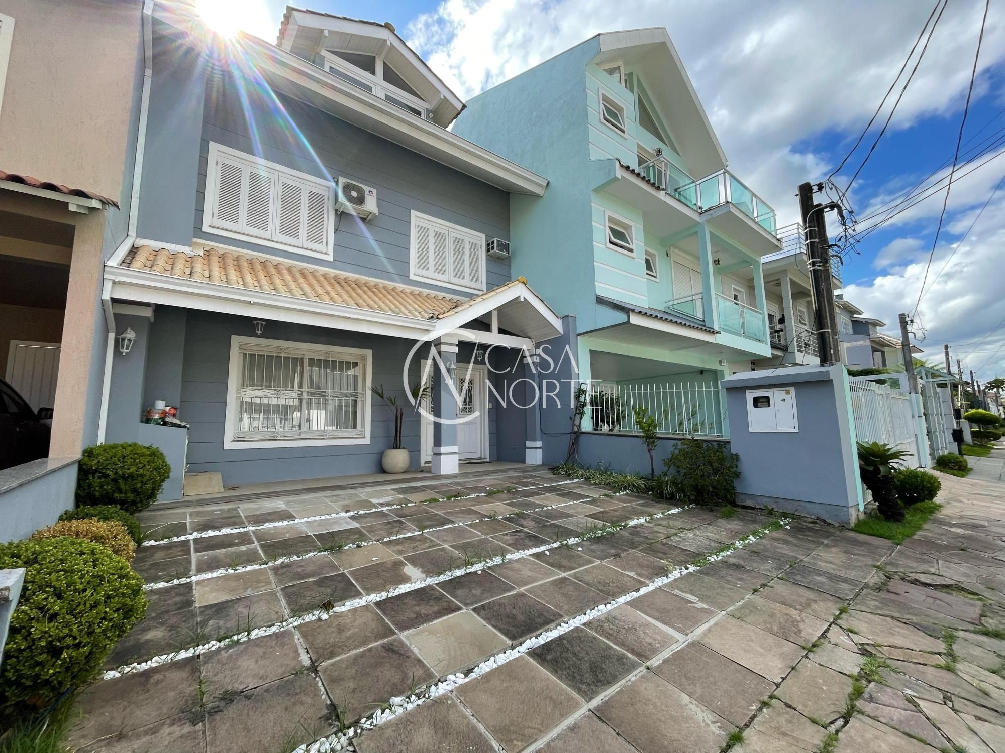 Sobrado à venda com 3 quartos, 188m², 1 suíte, 2 vagas, Rua Corticeira no bairro Hípica em Porto Alegre