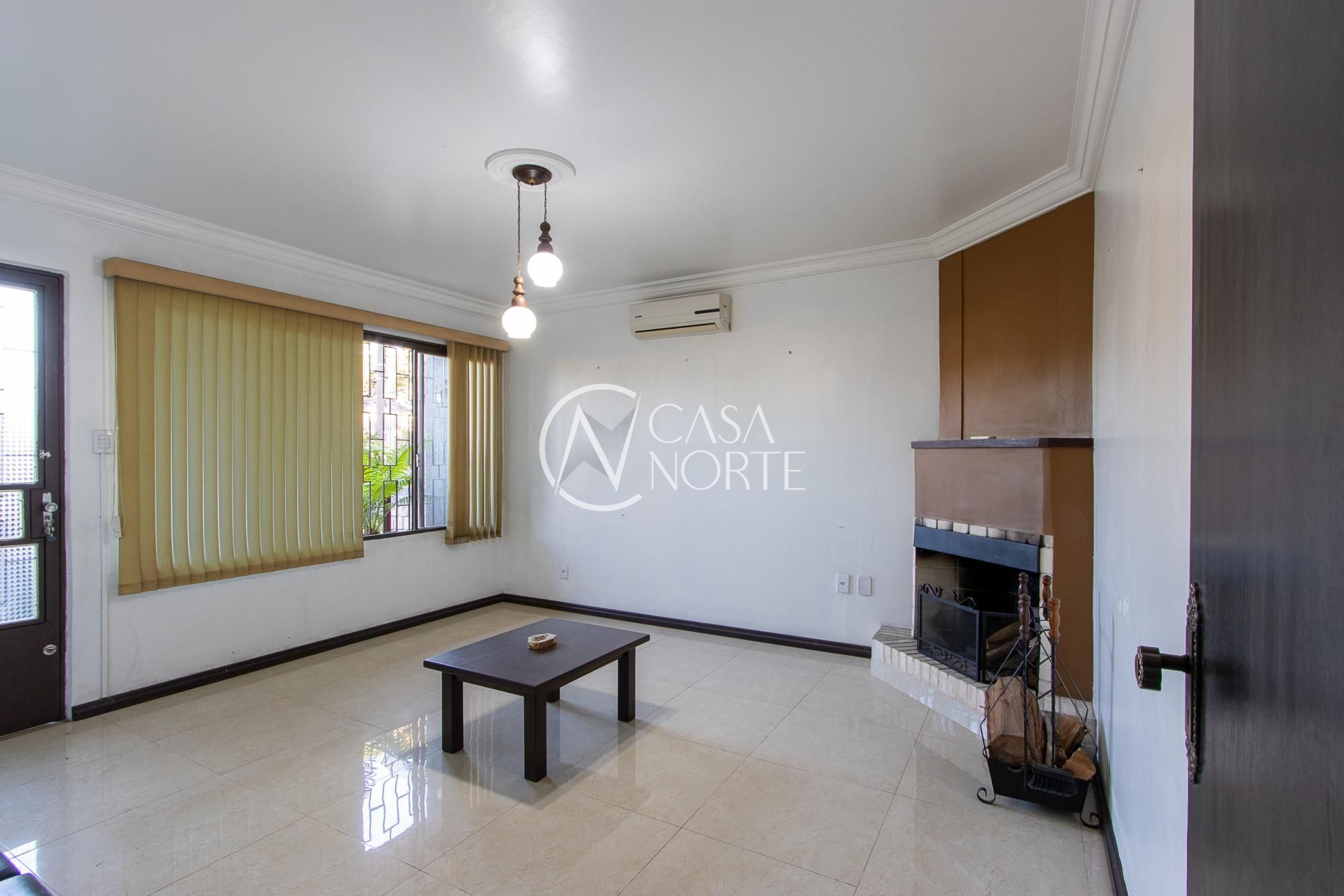 Casa à venda com 4 quartos, 380m², 2 suítes, 5 vagas, Rua Marquês do Maricá no bairro Vila Nova em Porto Alegre