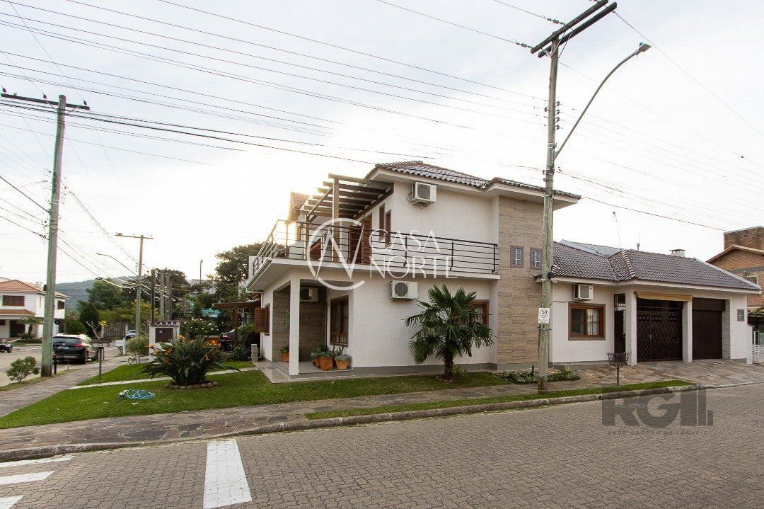 Casa à venda com 3 quartos, 260m², 1 suíte, 3 vagas, Rua Manaca no bairro Hípica em Porto Alegre