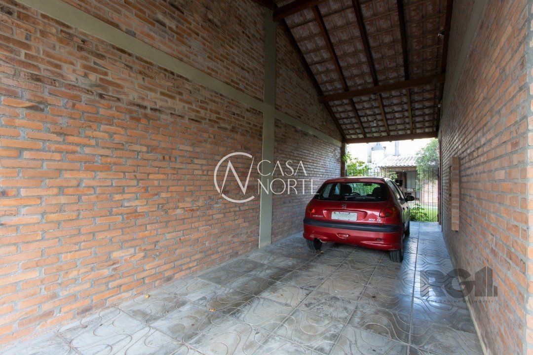 Casa à venda com 4 quartos, 267m², 1 suíte, 4 vagas, Avenida Tramandai no bairro Ipanema em Porto Alegre