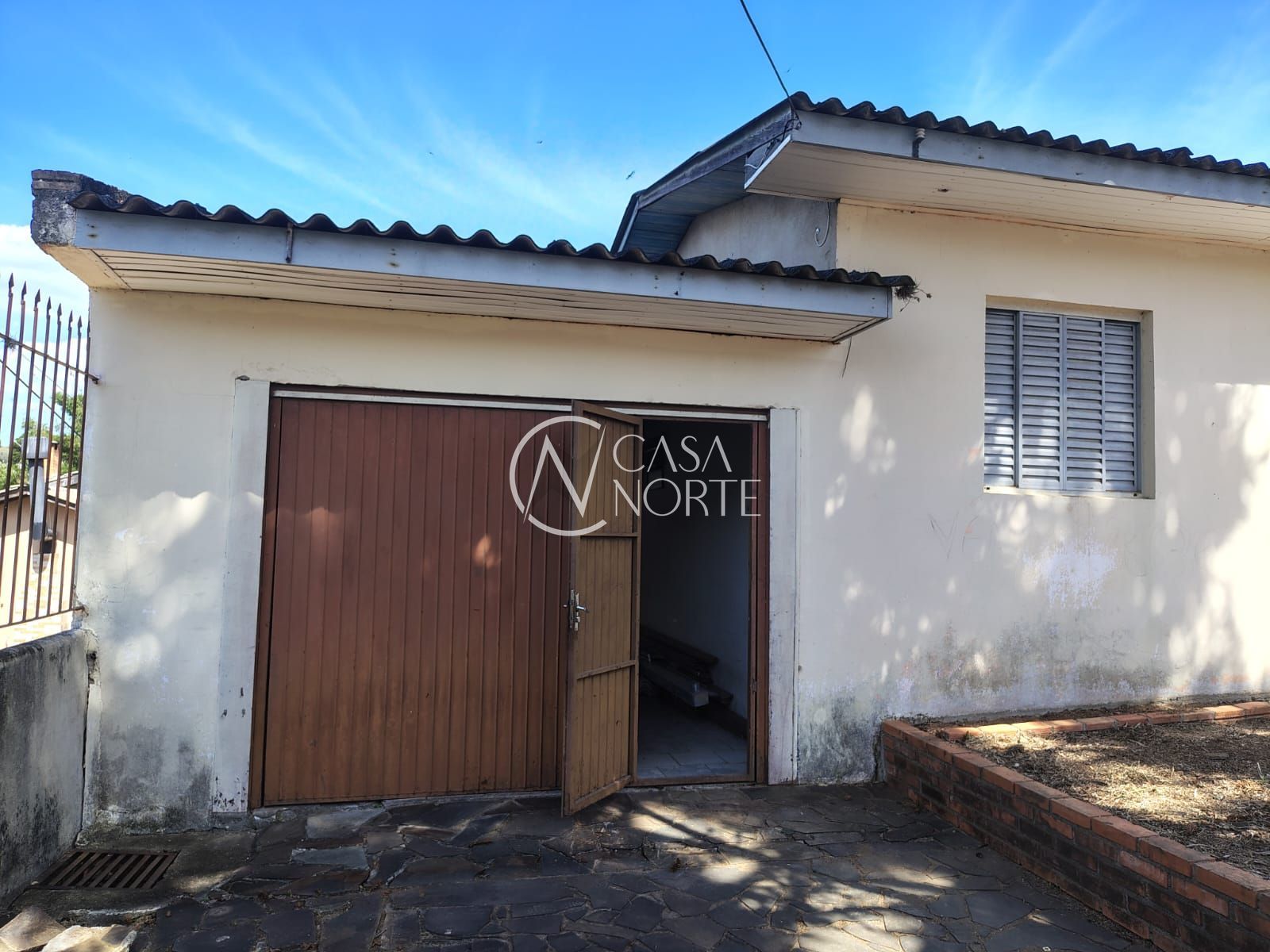 Casa à venda com 1 quarto, 99m², 2 vagas, Rua Marquês do Maricá no bairro Vila Nova em Porto Alegre