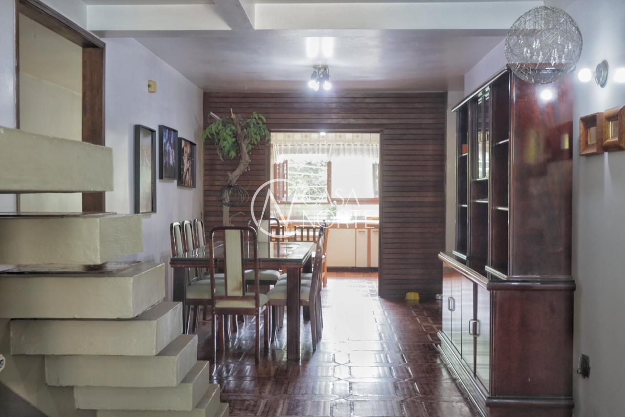 Casa à venda com 3 quartos, 276m², 1 suíte, 3 vagas, Rua Canto e Melo no bairro Nonoai em Porto Alegre