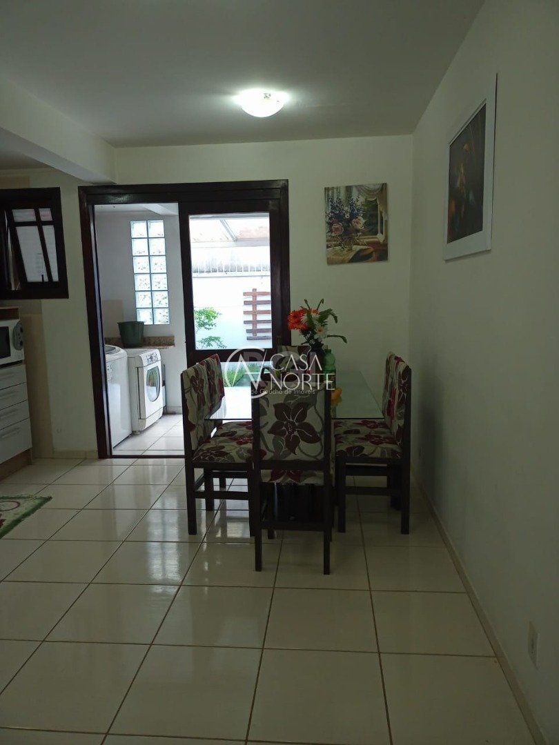 Casa à venda com 2 quartos, 131m², 2 suítes, Rua Heitor Kramer no bairro Guarujá em Porto Alegre