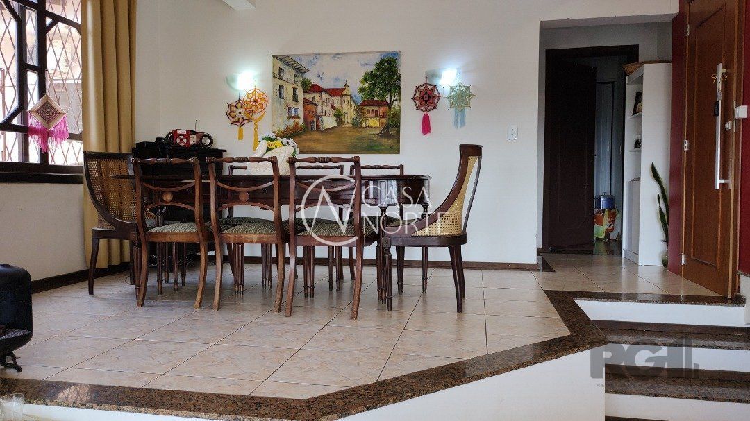 Casa à venda com 5 quartos, 236m², 2 suítes, 3 vagas, Rua Altos da Amapa no bairro Vila Nova em Porto Alegre