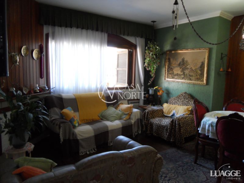 Casa à venda com 3 quartos, 283m², 1 suíte, 4 vagas, Rua Correa Lima no bairro Santa Tereza em Porto Alegre