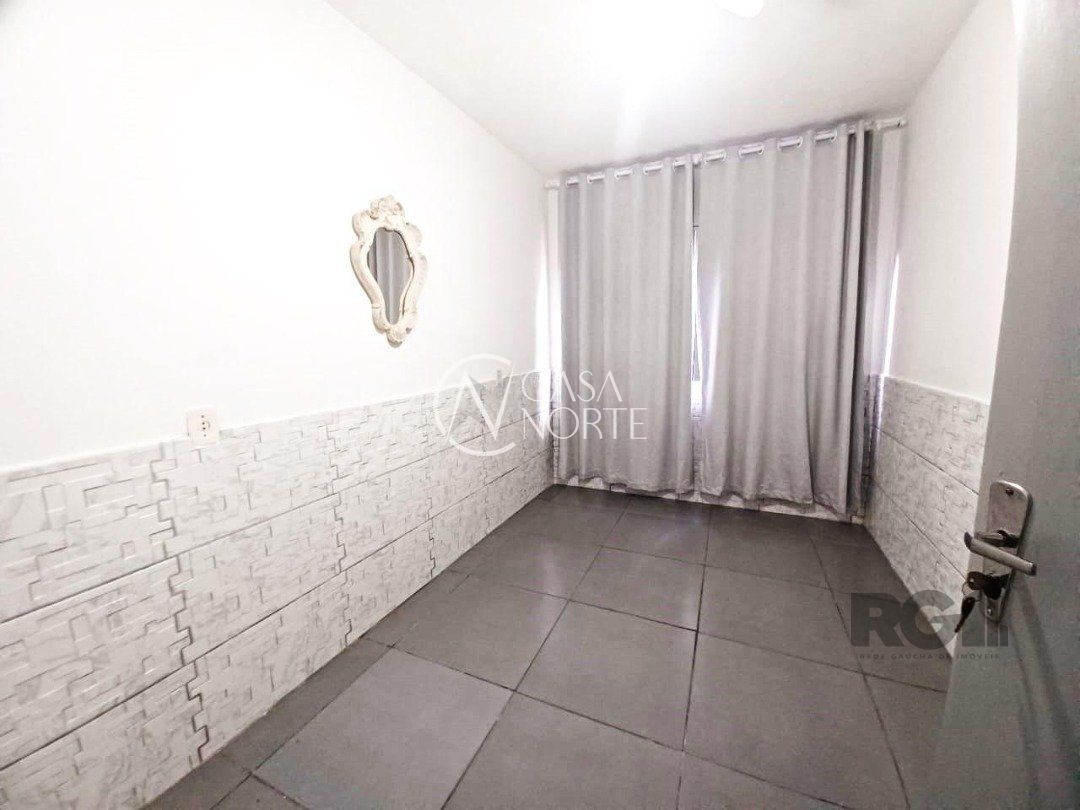 Casa à venda com 4 quartos, 350m², 1 suíte, 4 vagas, Avenida Agostini no bairro Navegantes em Porto Alegre