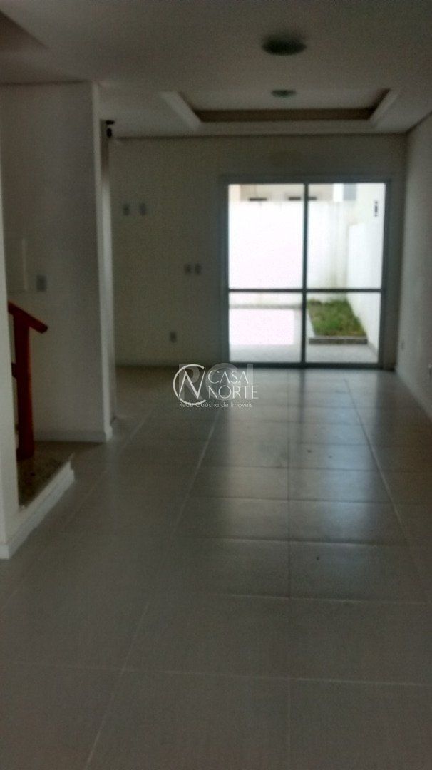 Casa à venda com 3 quartos, 194m², 1 suíte, Rua Roberto Santini no bairro Hípica em Porto Alegre