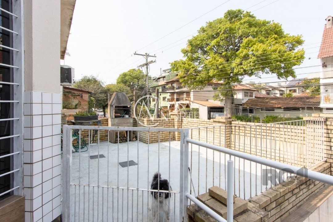 Casa à venda com 6 quartos, 288m², 2 suítes, 2 vagas, Rua Doutor Pereira Neto no bairro Tristeza em Porto Alegre