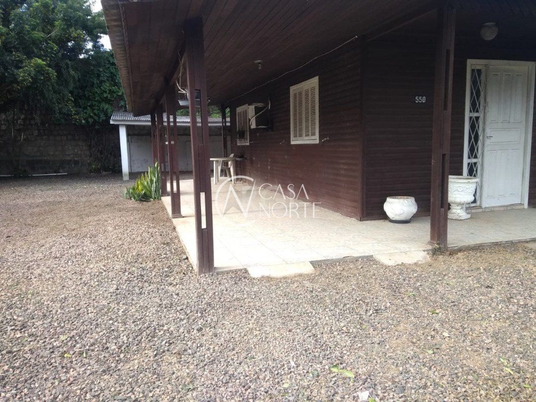 Casa à venda com 2 quartos, 220m², 2 vagas, Rua José Gomes no bairro Tristeza em Porto Alegre