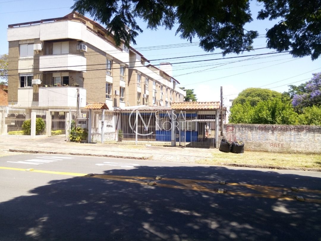 Casa à venda com 3 quartos, 200m², 8 vagas, Rua Jaguari no bairro Cristal em Porto Alegre