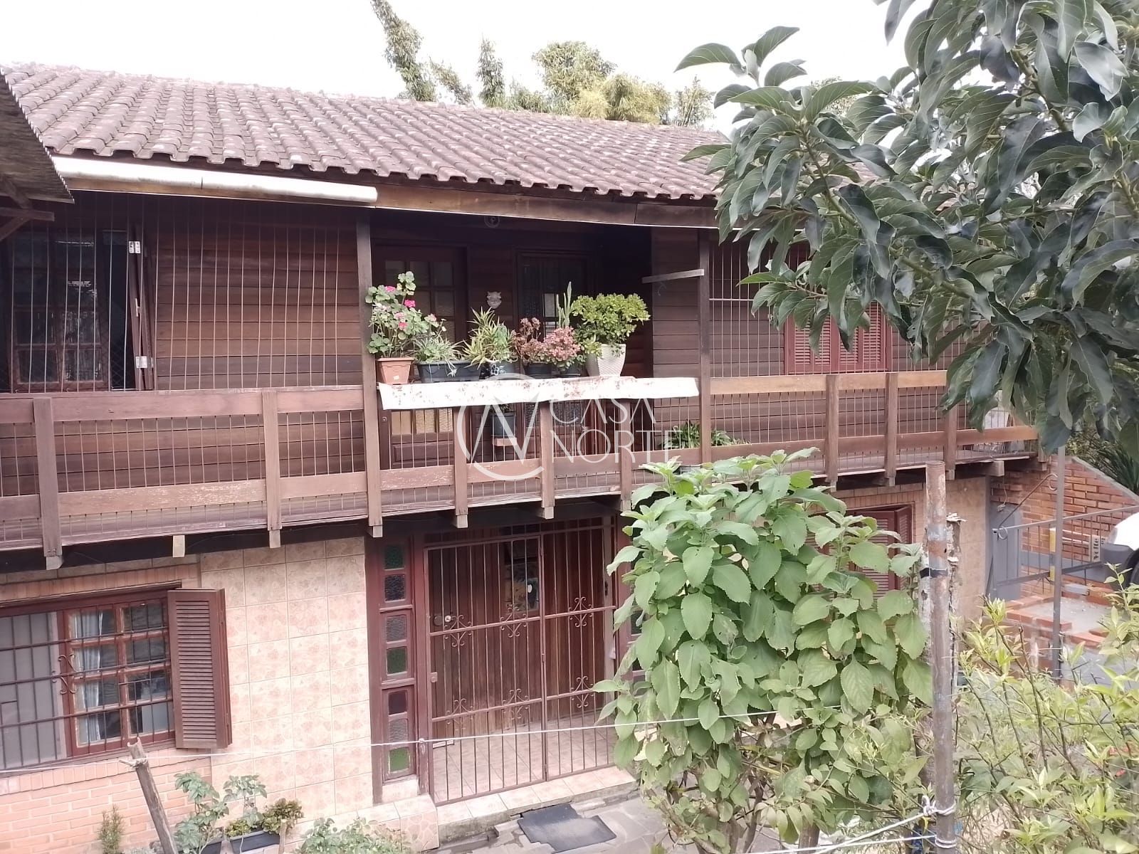 Casa à venda com 4 quartos, 200m², 2 vagas, Estrada João Passuelo no bairro Vila Nova em Porto Alegre