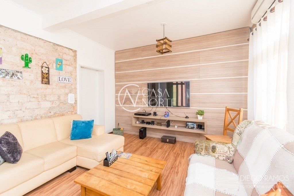 Casa à venda com 3 quartos, 135m², 2 suítes, 2 vagas, Rua Nunes no bairro Medianeira em Porto Alegre