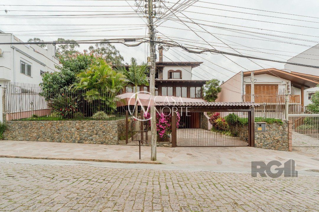 Casa à venda com 4 quartos, 646m², 2 suítes, 4 vagas, Doutor Arnaldo da Silva Ferreira no bairro Jardim Isabel em Porto Alegre