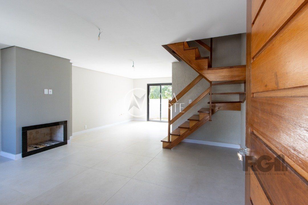 Sobrado à venda com 3 quartos, 95m², 1 suíte, 2 vagas, Rua Santa Vitória no bairro Tristeza em Porto Alegre