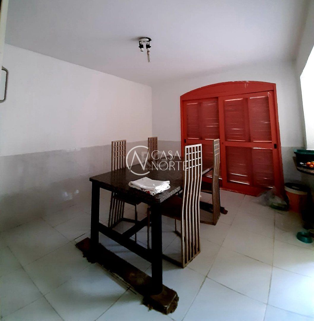 Casa à venda com 4 quartos, 236m², 4 vagas, Rua Martins de Lima no bairro Vila São José em Porto Alegre