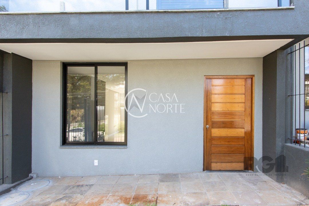 Sobrado à venda com 3 quartos, 95m², 1 suíte, 2 vagas, Rua Santa Vitória no bairro Tristeza em Porto Alegre