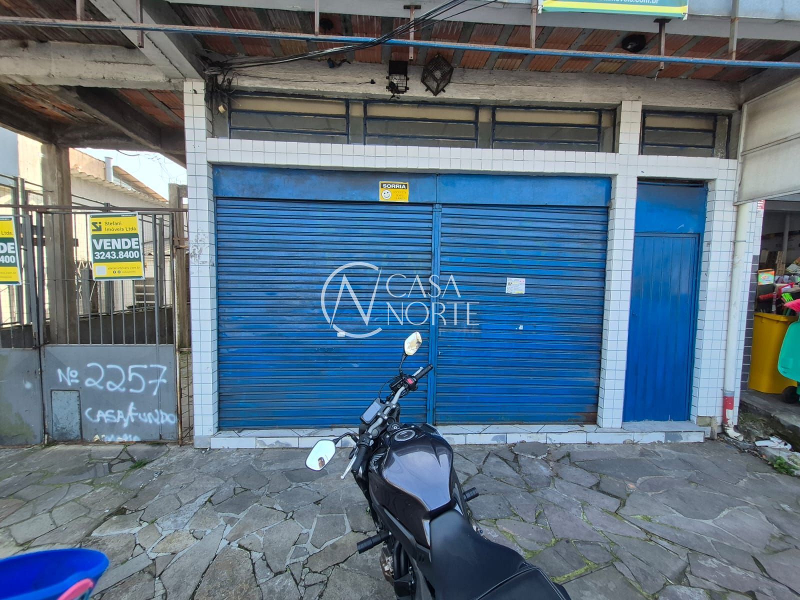 Ponto Comercial à venda com 1 quarto, 100m², 2 vagas, Avenida da Cavalhada no bairro Cavalhada em Porto Alegre