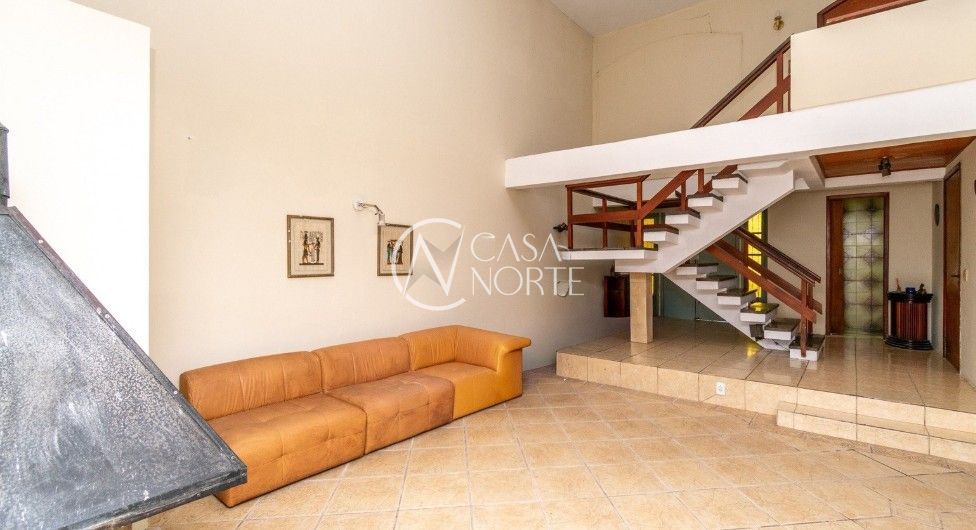 Casa à venda com 3 quartos, 270m², 1 suíte, 2 vagas, Rua Fontoura Xavier no bairro Jardim São Pedro em Porto Alegre