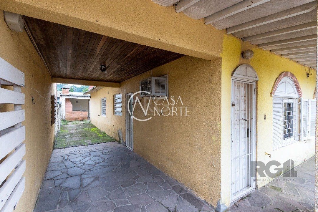 Casa à venda com 3 quartos, 120m², 1 suíte, 2 vagas, Estrada Aracaju no bairro Vila Nova em Porto Alegre