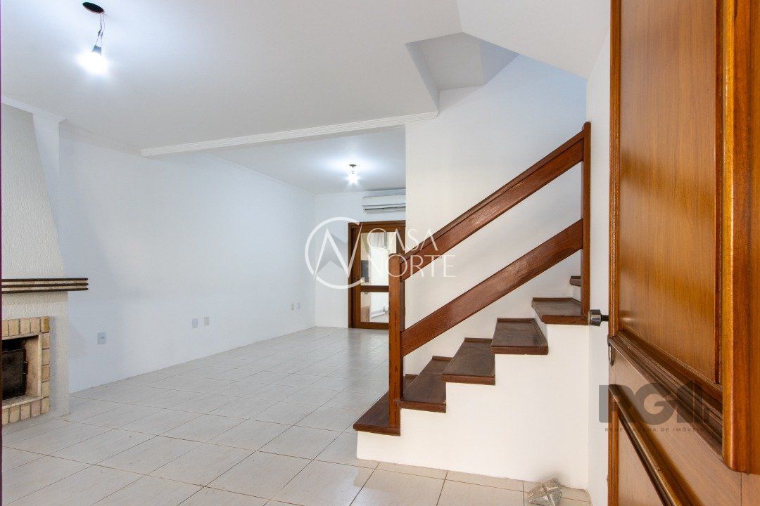 Casa de Condomínio à venda com 3 quartos, 192m², 1 suíte, 2 vagas, Avenida Eduardo Prado no bairro Cavalhada em Porto Alegre