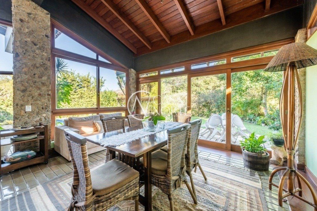 Casa de Condomínio à venda com 4 quartos, 650m², 2 suítes, 5 vagas, Avenida da Cavalhada no bairro Cavalhada em Porto Alegre