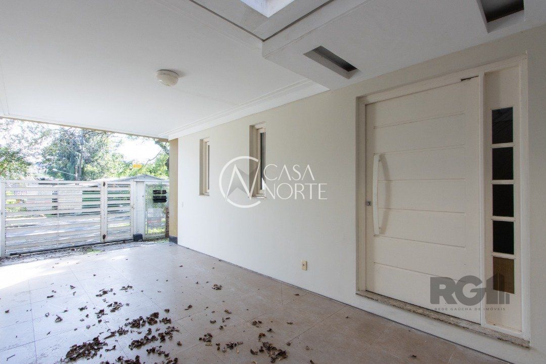 Casa à venda com 3 quartos, 132m², 1 suíte, 2 vagas, Rua Cangussu no bairro Nonoai em Porto Alegre