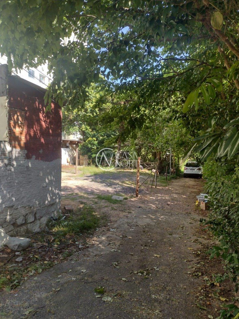 Terreno à venda  com 1887m², Rua Doutor Pereira Neto no bairro Tristeza em Porto Alegre