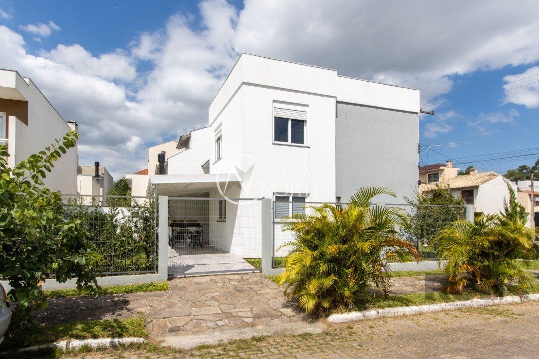 Casa à venda com 2 quartos, 109m², 1 suíte, 2 vagas, Rua Louro no bairro Hípica em Porto Alegre