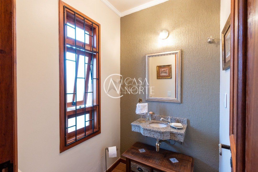 Casa de Condomínio à venda com 3 quartos, 225m², 1 suíte, 2 vagas, Rua João Mendes Ouriques no bairro Jardim Isabel em Porto Alegre