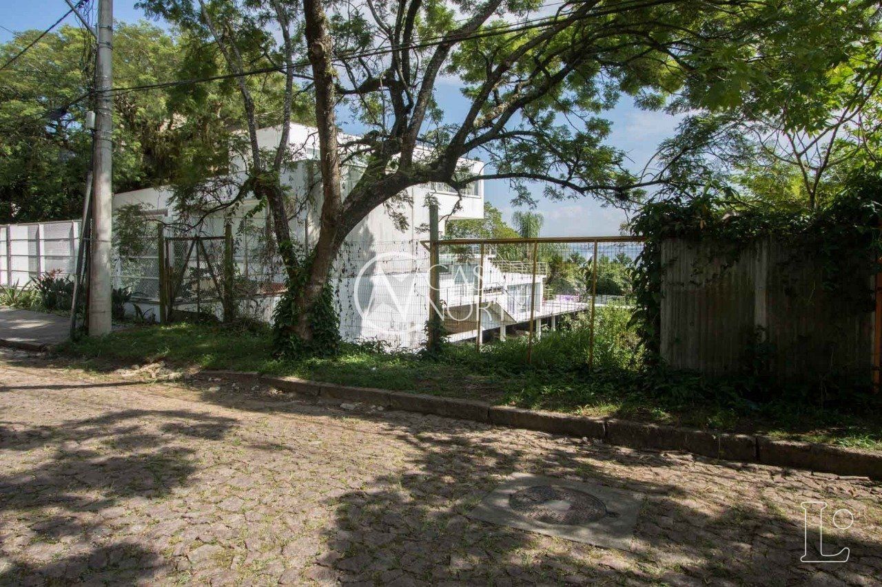 Terreno à venda  com 705m², Rua Bororo no bairro Vila Assunção em Porto Alegre