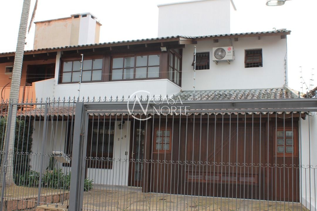Casa à venda com 3 quartos, 180m², 1 suíte, 2 vagas, Rua Mampituba no bairro Ipanema em Porto Alegre