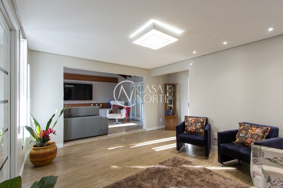 Casa à venda com 6 quartos, 361m², 1 suíte, 5 vagas, Avenida Jacui no bairro Cristal em Porto Alegre