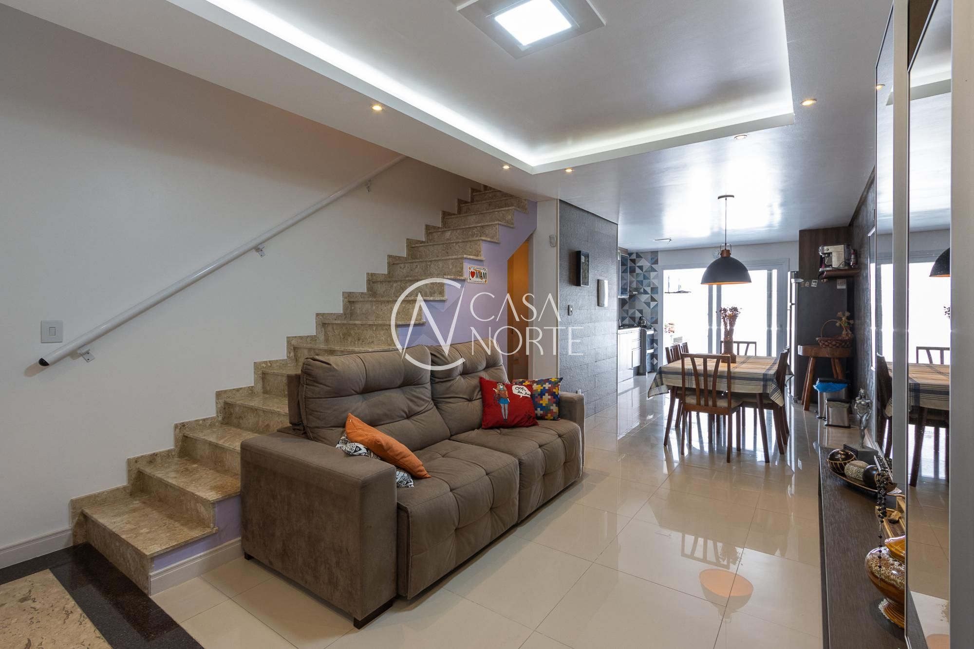 Casa à venda com 2 quartos, 95m², 2 suítes, 2 vagas, Rua Doutor Cláudio Walter Ferreira da Silva no bairro Guarujá em Porto Alegre