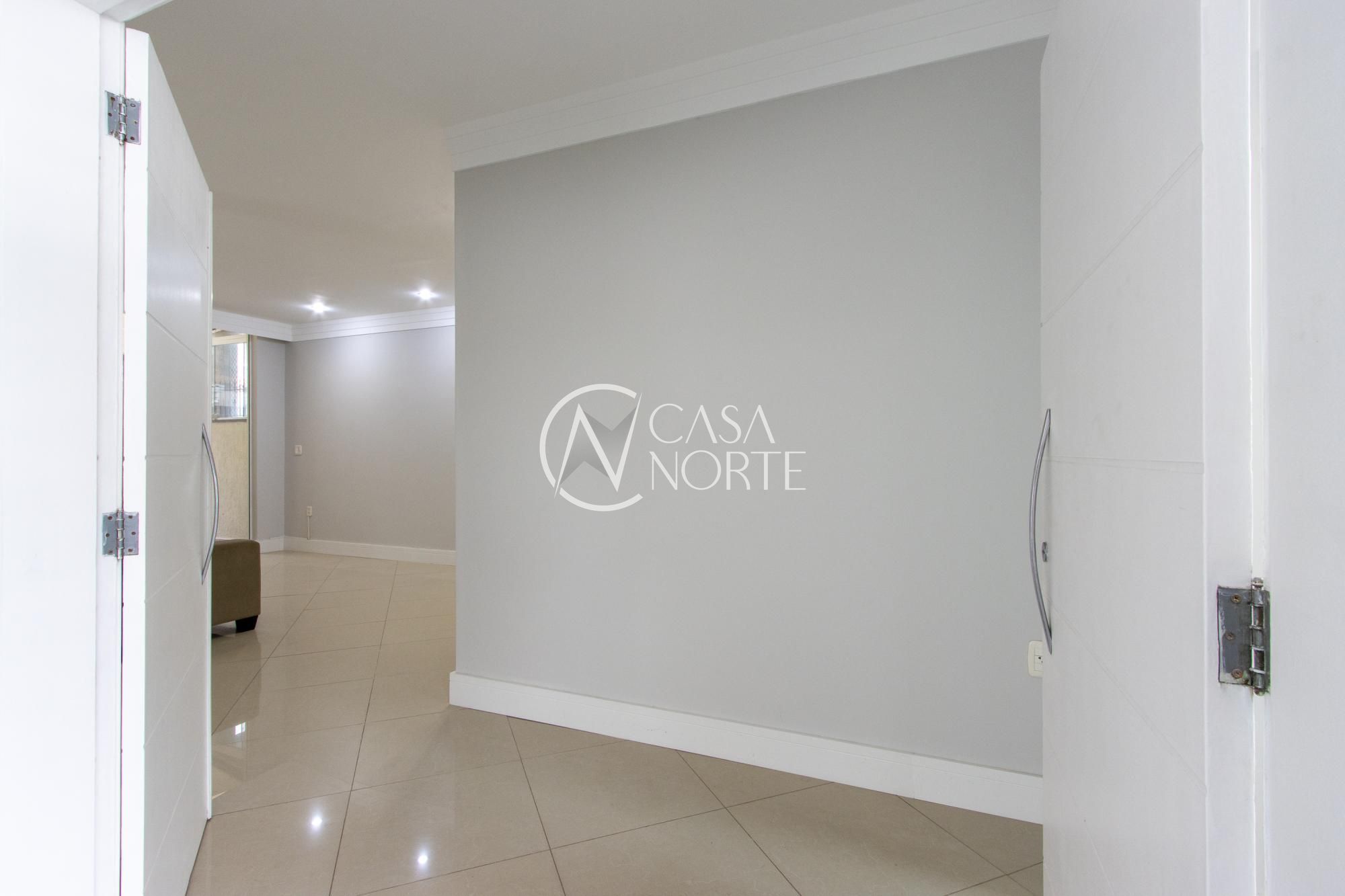 Sobrado à venda com 4 quartos, 251m², 1 suíte, 4 vagas, Rua Corticeira no bairro Hípica em Porto Alegre