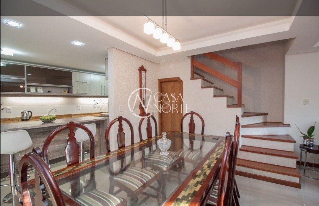 Casa à venda com 3 quartos, 256m², 3 suítes, 2 vagas, Rua Doutor Possidonio Cunha no bairro Vila Assunção em Porto Alegre