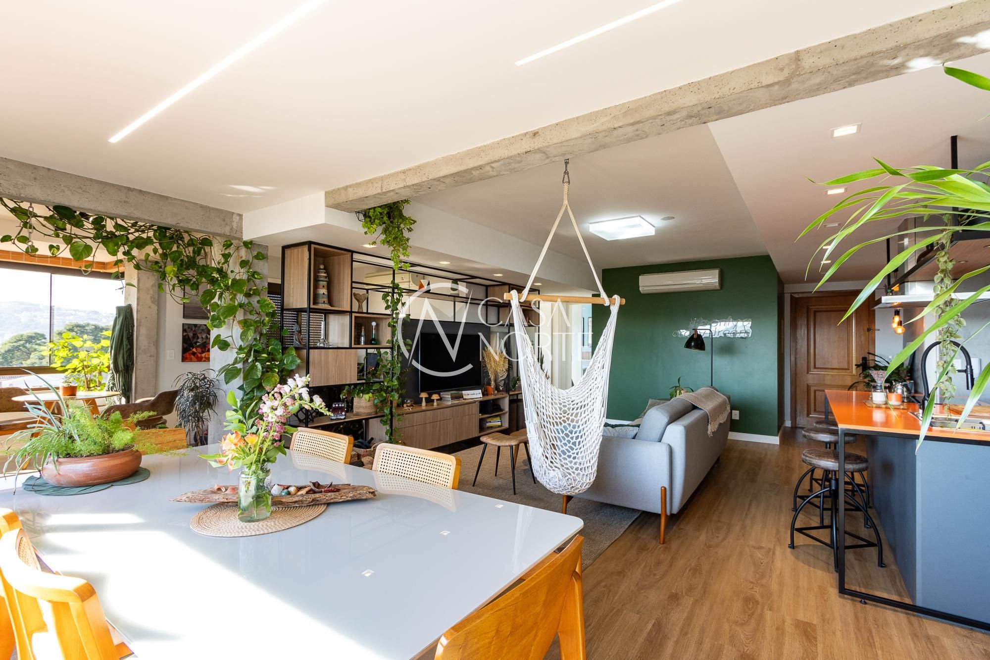 Apartamento à venda com 3 quartos, 110m², 1 suíte, 2 vagas, Rua Jataí no bairro Cristal em Porto Alegre