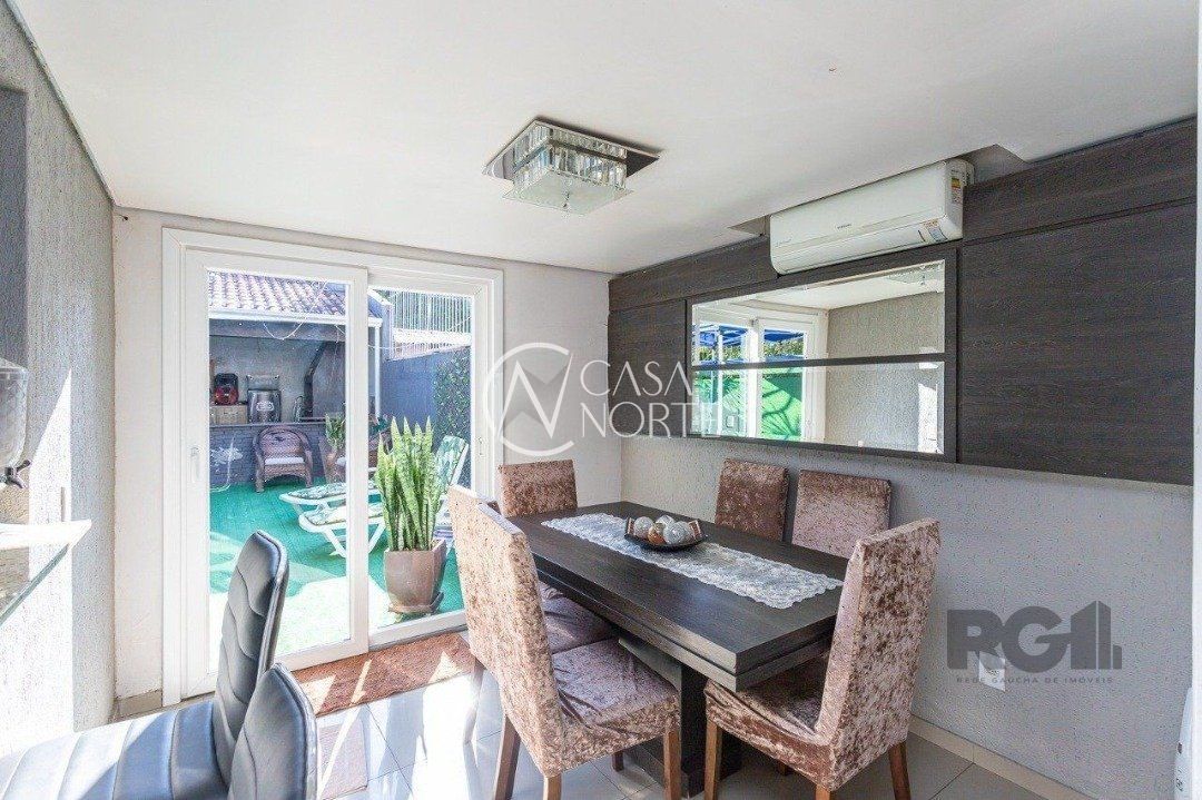 Casa à venda com 3 quartos, 171m², 3 suítes, 2 vagas, Travessa Nova Trento no bairro Tristeza em Porto Alegre